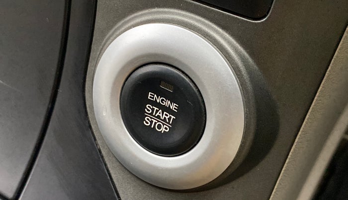 2017 Mahindra XUV500 W10 AT FWD, Diesel, Automatic, 68,721 km, Keyless Start/ Stop Button