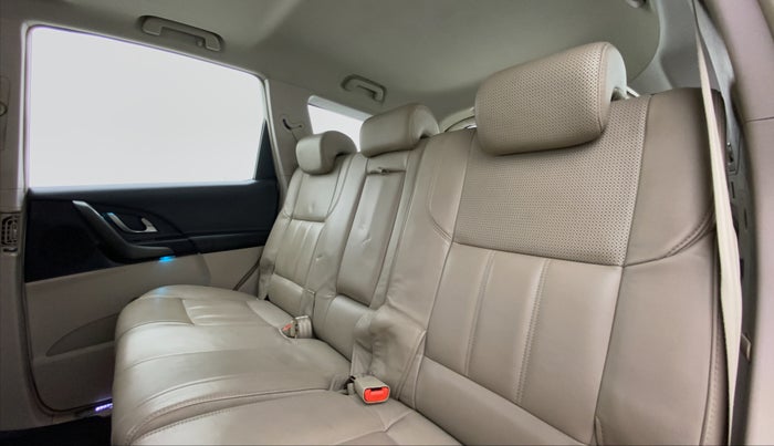 2017 Mahindra XUV500 W10 AT FWD, Diesel, Automatic, 68,721 km, Right Side Rear Door Cabin