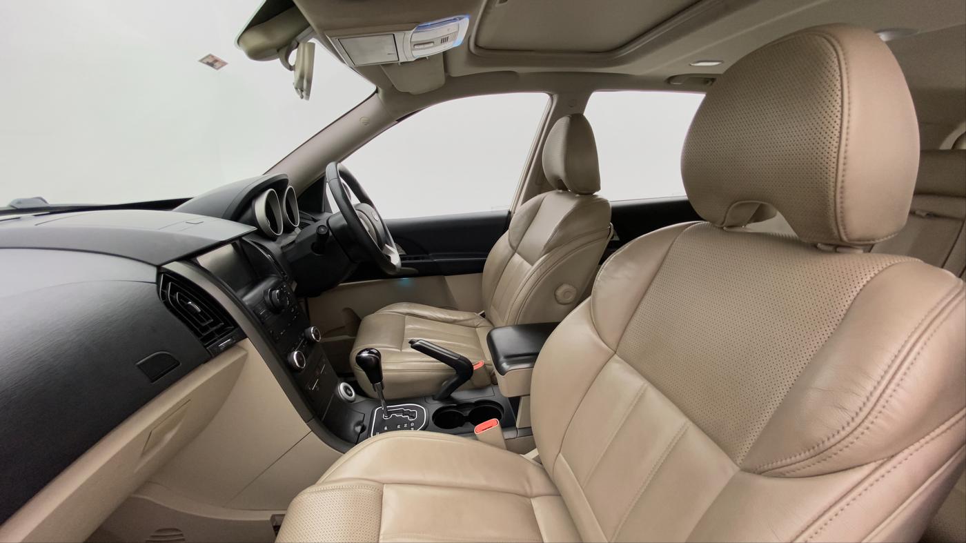 2017 Mahindra XUV500 W10 AT FWD, Diesel, Automatic, 68,721 km, Right Side Front Door Cabin