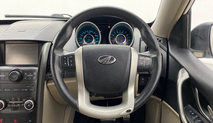 2017 Mahindra XUV500 W10 AT FWD, Diesel, Automatic, 68,721 km, Steering Wheel Close Up