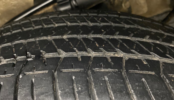 2017 Mahindra XUV500 W10 AT FWD, Diesel, Automatic, 68,721 km, Left Rear Tyre Tread