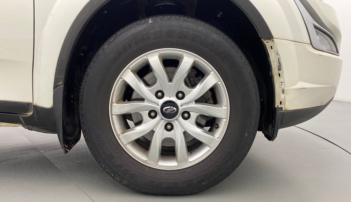 2017 Mahindra XUV500 W10 AT FWD, Diesel, Automatic, 68,721 km, Right Front Wheel