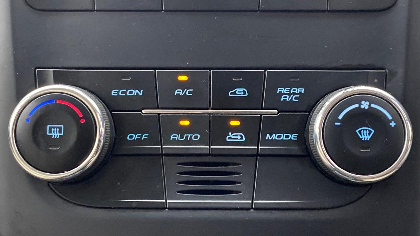 2017 Mahindra XUV500 W10 AT FWD, Diesel, Automatic, 68,721 km, Automatic Climate Control