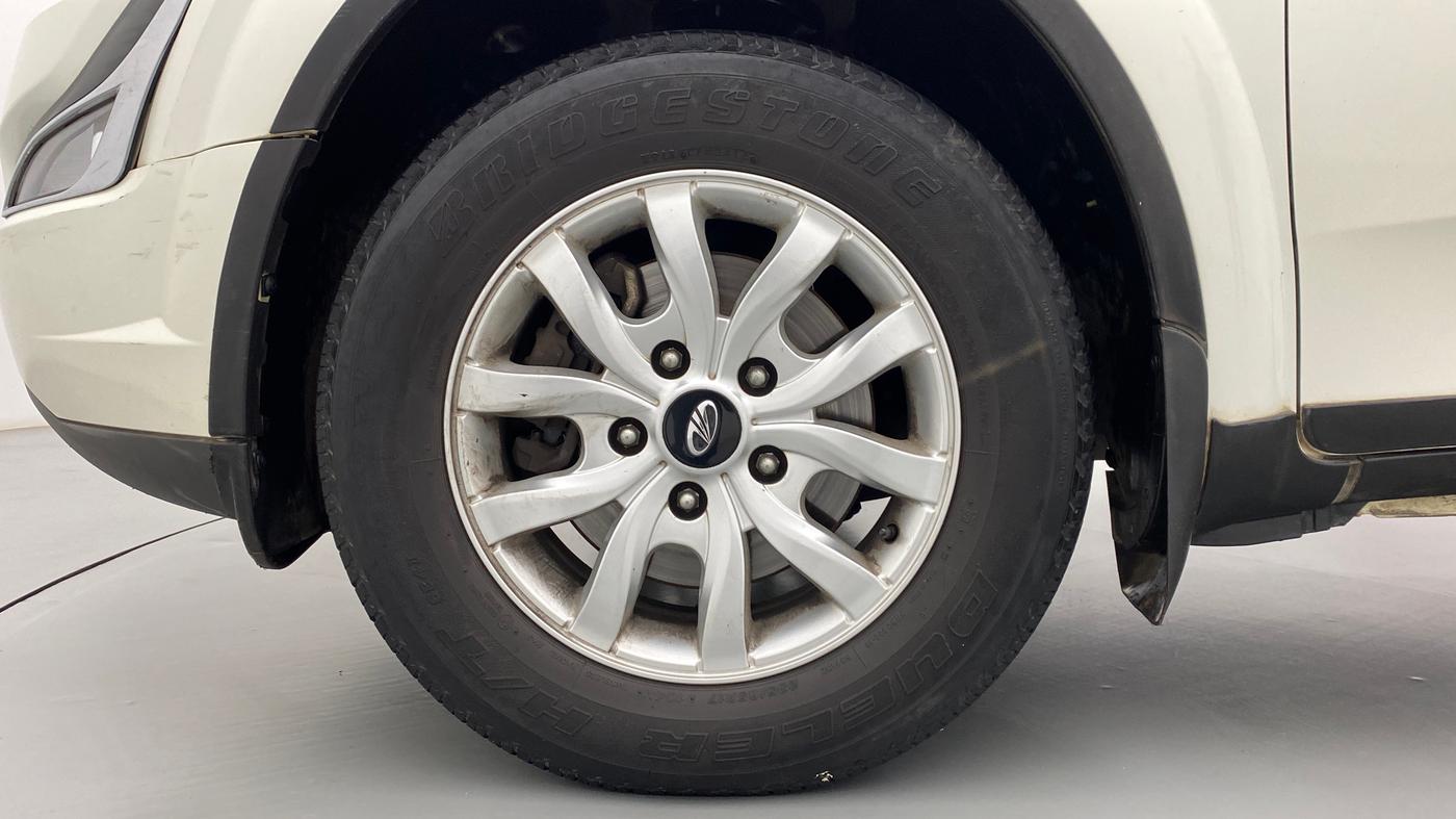 2017 Mahindra XUV500 W10 AT FWD, Diesel, Automatic, 68,721 km, Left Front Wheel