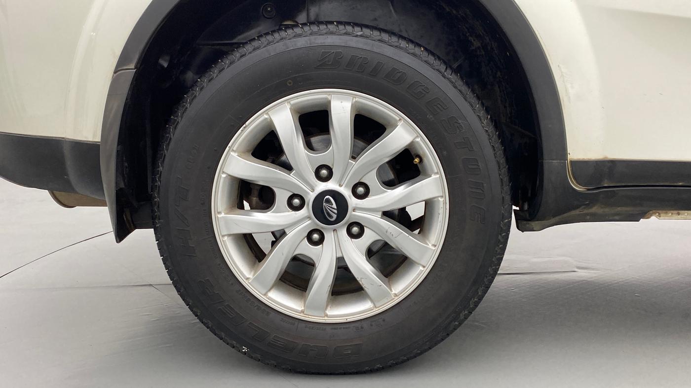 2017 Mahindra XUV500 W10 AT FWD, Diesel, Automatic, 68,721 km, Right Rear Wheel