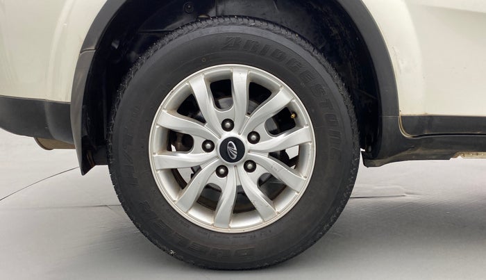 2017 Mahindra XUV500 W10 AT FWD, Diesel, Automatic, 68,721 km, Right Rear Wheel