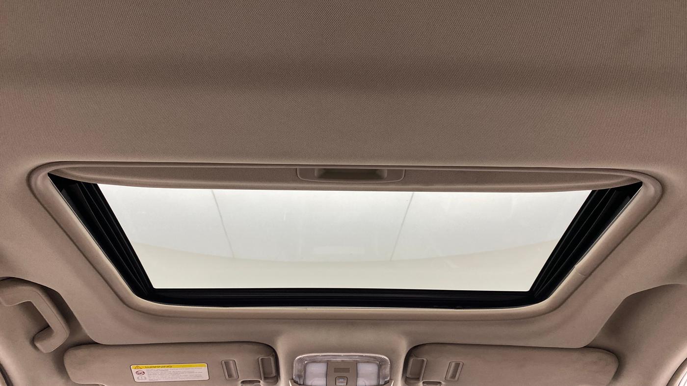 2017 Mahindra XUV500 W10 AT FWD, Diesel, Automatic, 68,721 km, Moonroof/ Sunroof