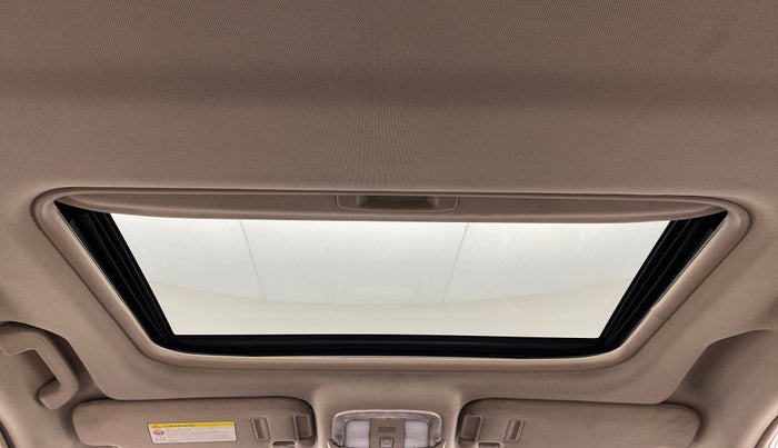 2017 Mahindra XUV500 W10 AT FWD, Diesel, Automatic, 68,721 km, Moonroof/ Sunroof