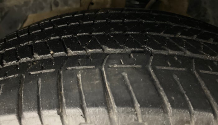 2017 Mahindra XUV500 W10 AT FWD, Diesel, Automatic, 68,721 km, Left Front Tyre Tread