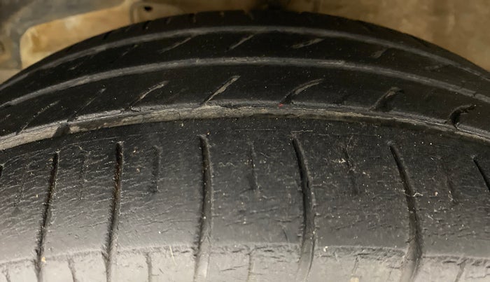 2017 Mahindra KUV 100 NXT K4+ 6S, Petrol, Manual, 40,676 km, Left Front Tyre Tread