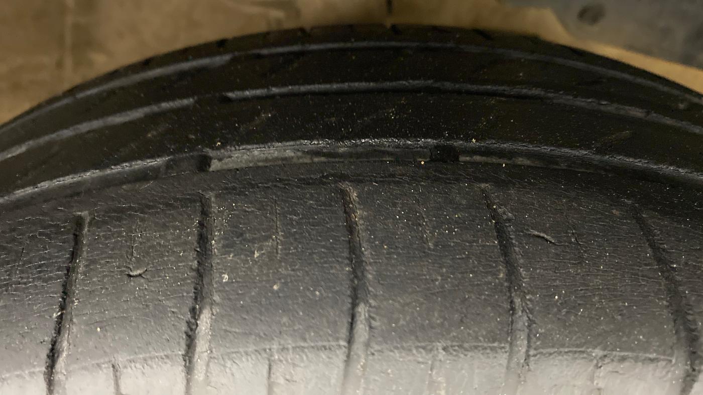 2017 Mahindra KUV 100 NXT K4+ 6S, Petrol, Manual, 40,676 km, Right Front Tyre Tread