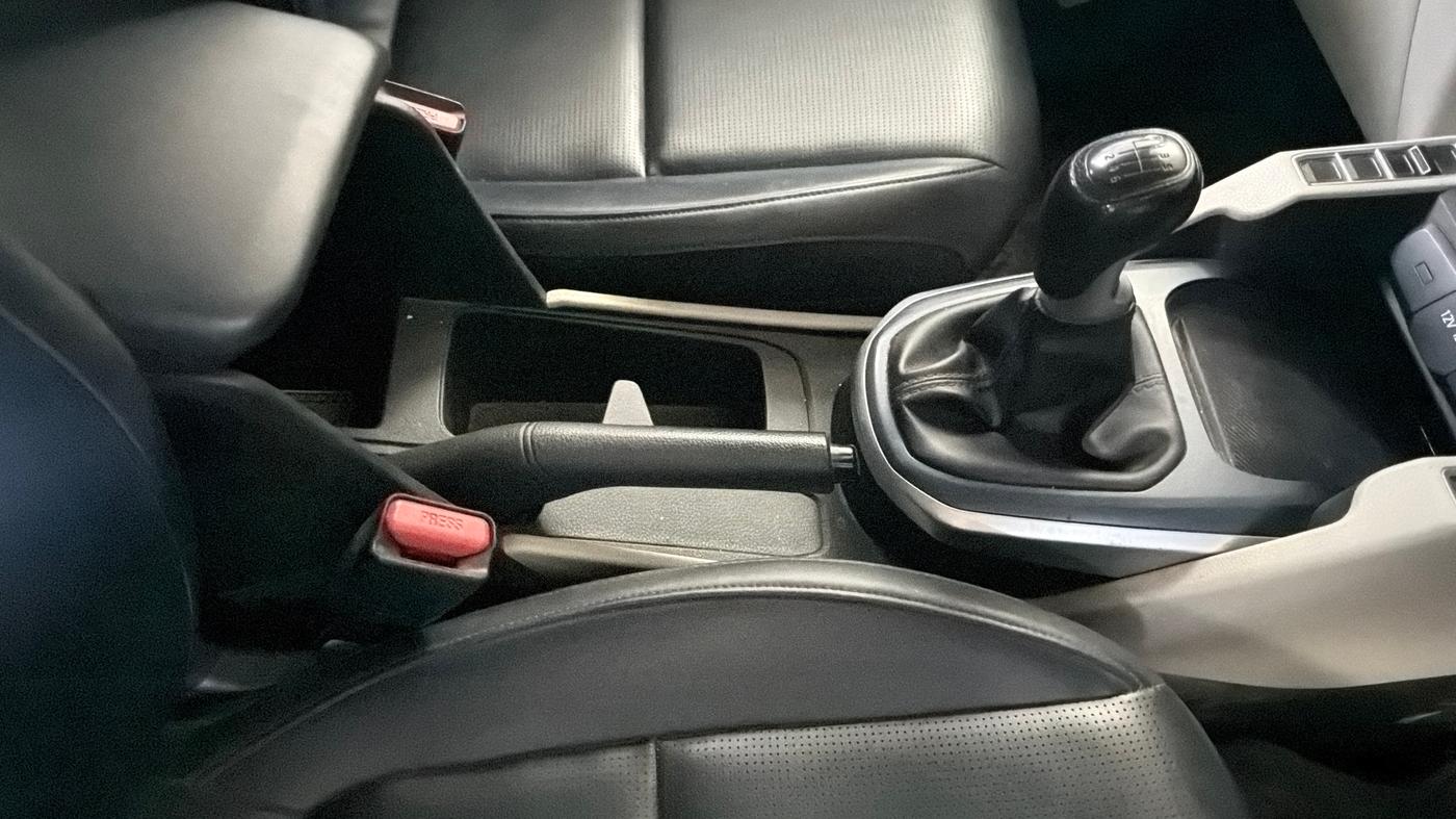 2022 KIA CARENS PREMIUM 1.4 PETROL 7 STR, Petrol, Manual, 73,837 km, Gear Lever