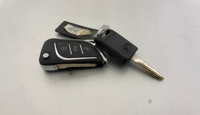 2017 Mahindra Bolero POWER PLUS SLX, Diesel, Manual, 65,577 km, Key Close Up