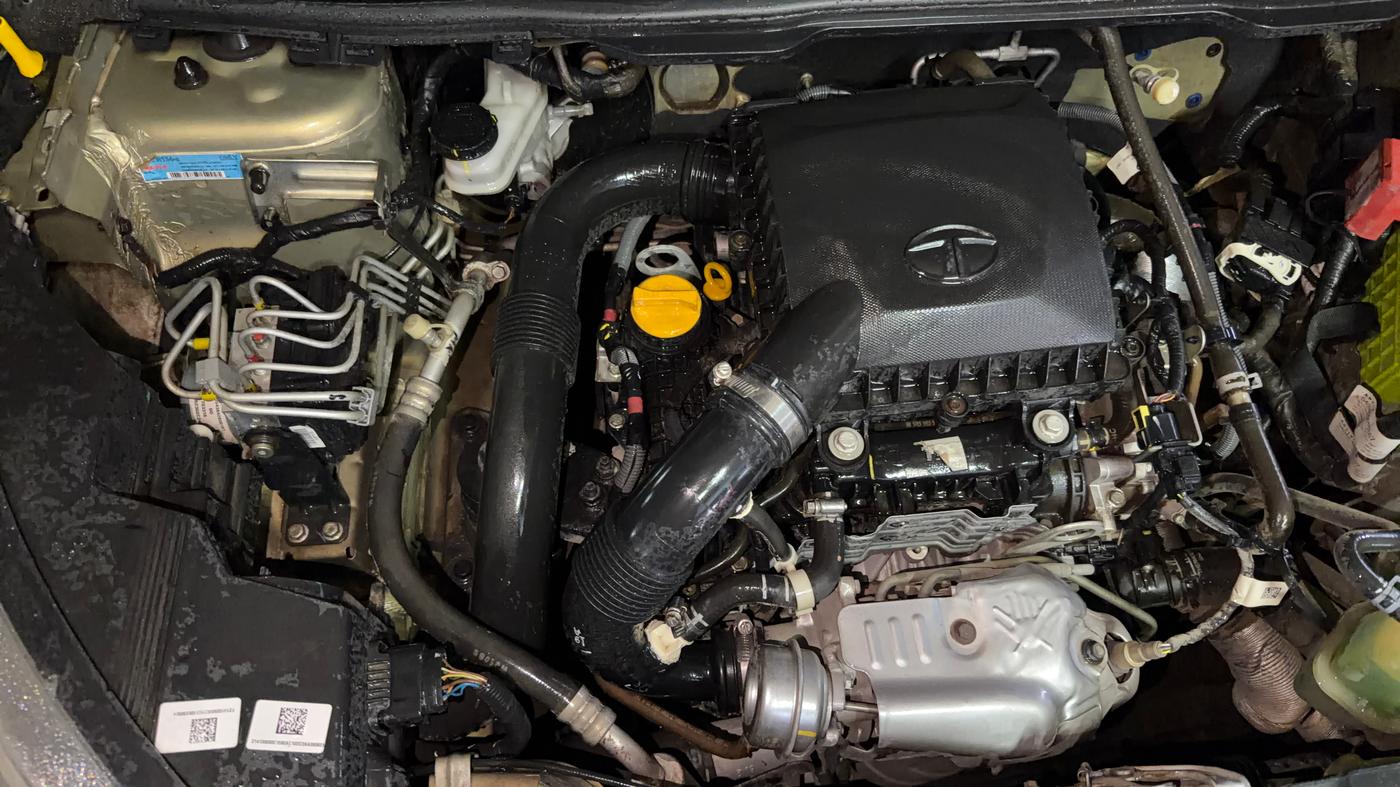 2023 Tata NEXON XZA PLUS LUX SUNROOF KAZIRANGA PETROL, Petrol, Automatic, 60,732 km, Engine View - Right