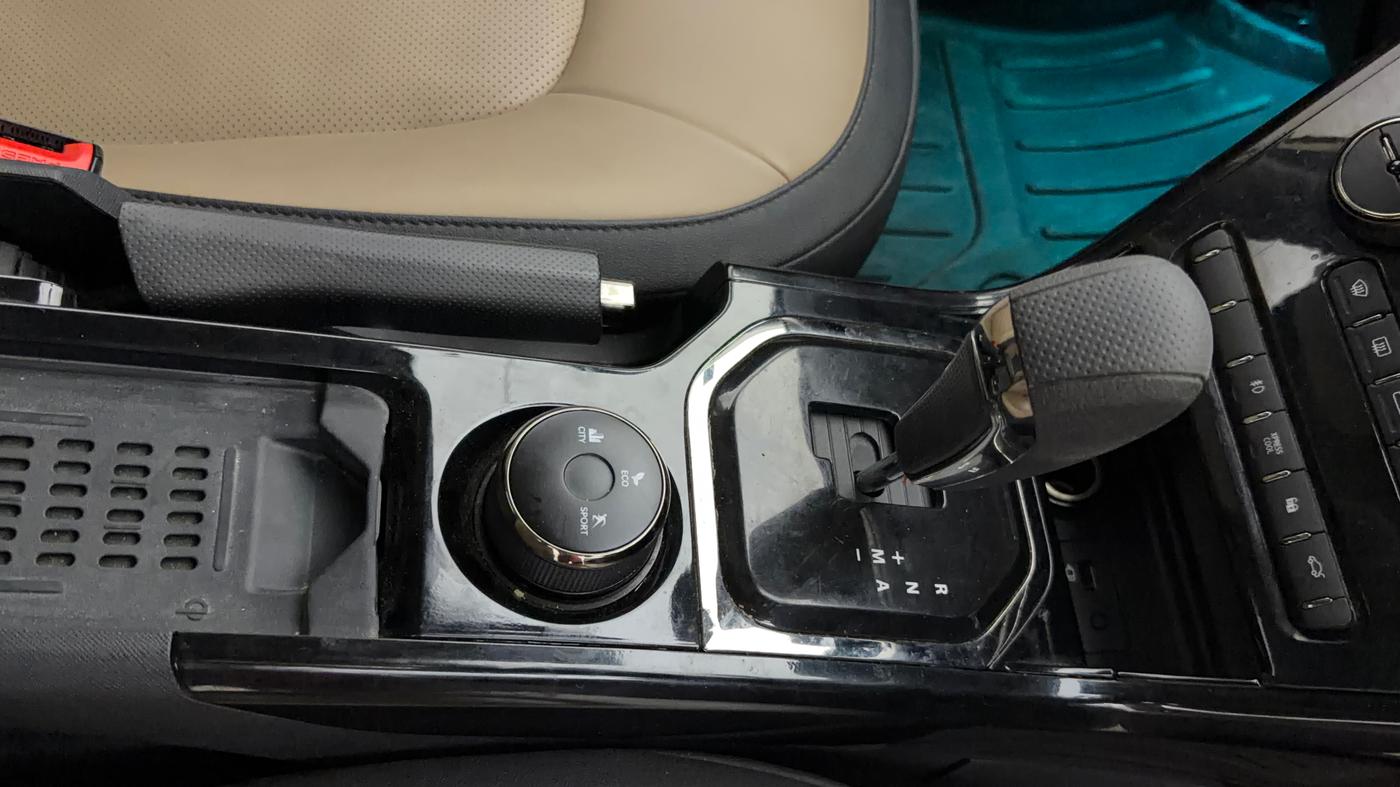 2023 Tata NEXON XZA PLUS LUX SUNROOF KAZIRANGA PETROL, Petrol, Automatic, 60,732 km, Gear Lever