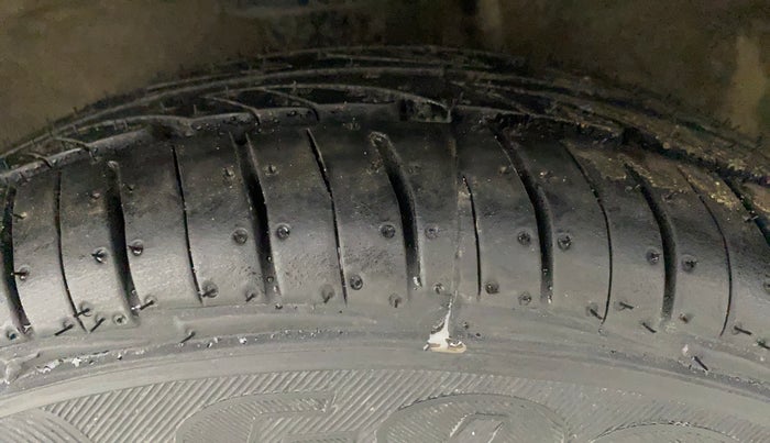 2014 Maruti Alto 800 LXI, Petrol, Manual, 21,935 km, Left Front Tyre Tread
