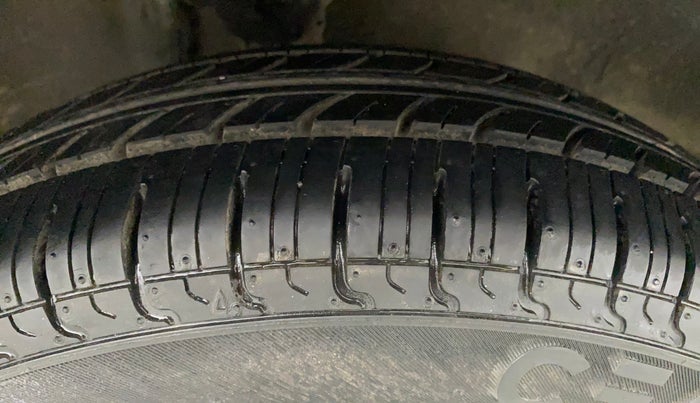 2014 Maruti Alto 800 LXI, Petrol, Manual, 21,935 km, Right Front Tyre Tread
