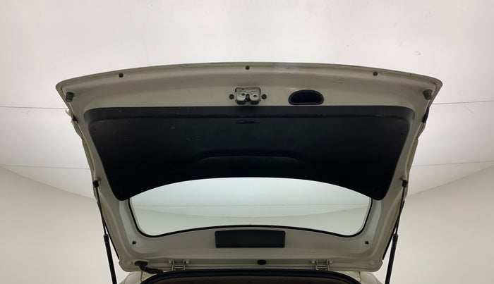 2016 Hyundai Creta E PLUS 1.6 PETROL, CNG, Manual, 85,035 km, Boot Door Open