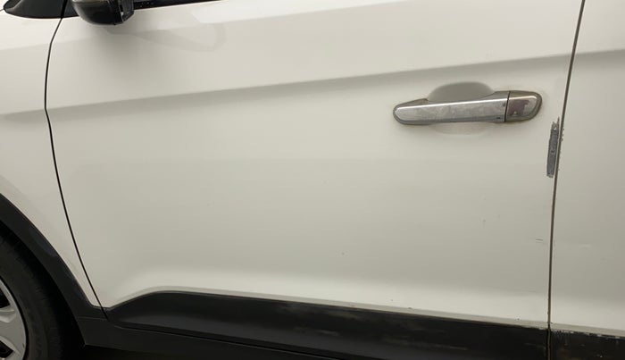2016 Hyundai Creta E PLUS 1.6 PETROL, CNG, Manual, 85,035 km, Front passenger door - Minor scratches
