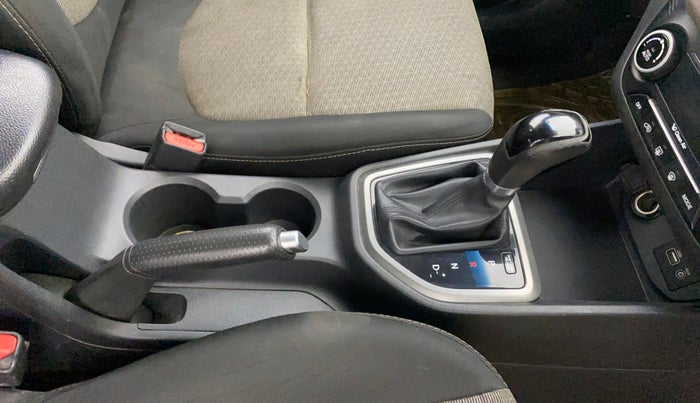 2017 Hyundai Creta SX PLUS AT 1.6 PETROL, CNG, Automatic, 1,17,634 km, Gear Lever