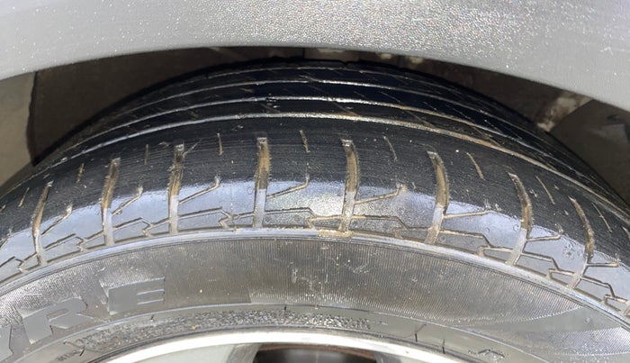 2017 Hyundai Creta SX PLUS AT 1.6 PETROL, CNG, Automatic, 1,17,634 km, Right Front Tyre Tread