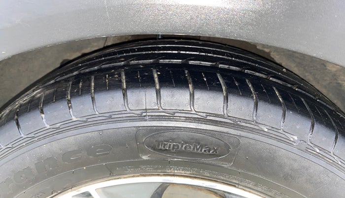 2017 Hyundai Creta SX PLUS AT 1.6 PETROL, CNG, Automatic, 1,17,634 km, Right Rear Tyre Tread