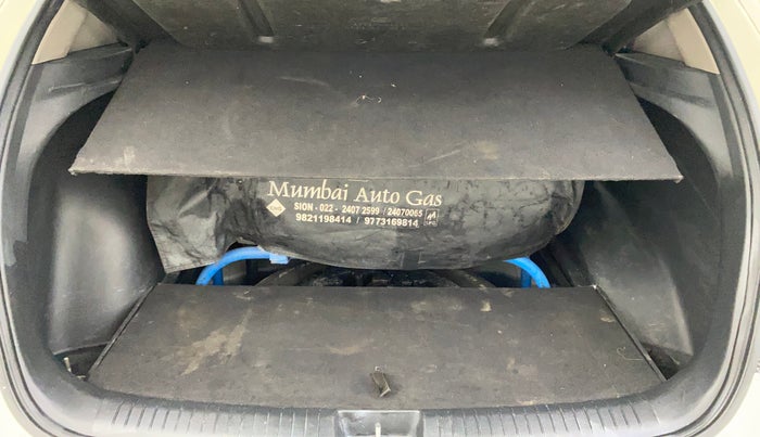 2017 Hyundai Creta SX PLUS AT 1.6 PETROL, CNG, Automatic, 1,17,634 km, Boot Inside