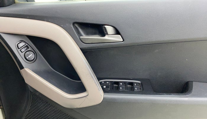 2017 Hyundai Creta SX PLUS AT 1.6 PETROL, CNG, Automatic, 1,17,634 km, Driver Side Door Panels Control