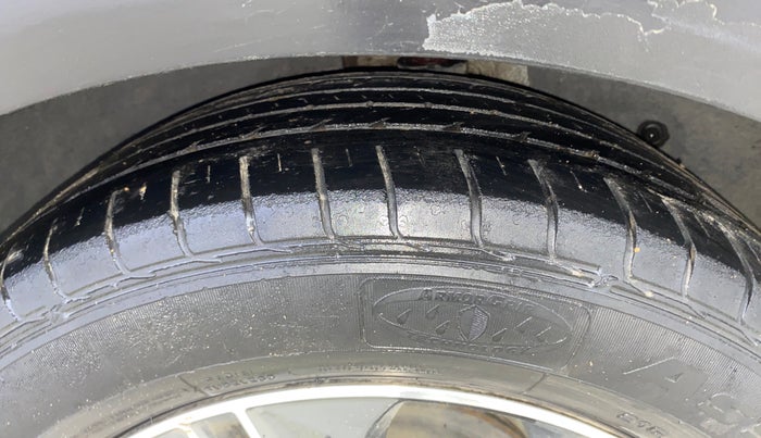 2017 Hyundai Creta SX PLUS AT 1.6 PETROL, CNG, Automatic, 1,17,634 km, Left Rear Tyre Tread