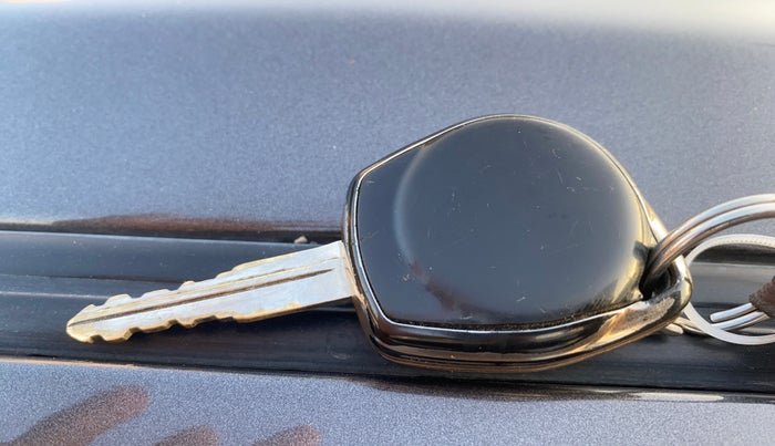 2019 Maruti S PRESSO VXI, CNG, Manual, 88,283 km, Key Close Up