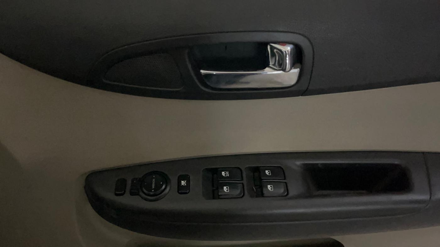 2014 Hyundai i20 SPORTZ 1.2, Petrol, Manual, 45,264 km, Driver Side Door Panels Control