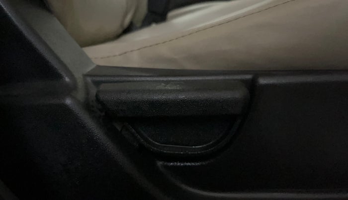 2014 Hyundai i20 SPORTZ 1.2, Petrol, Manual, 45,240 km, Driver Side Adjustment Panel