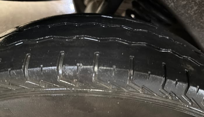 2019 Maruti Eeco 5 STR WITH A/C+HTR CNG, CNG, Manual, 1,06,043 km, Right Rear Tyre Tread