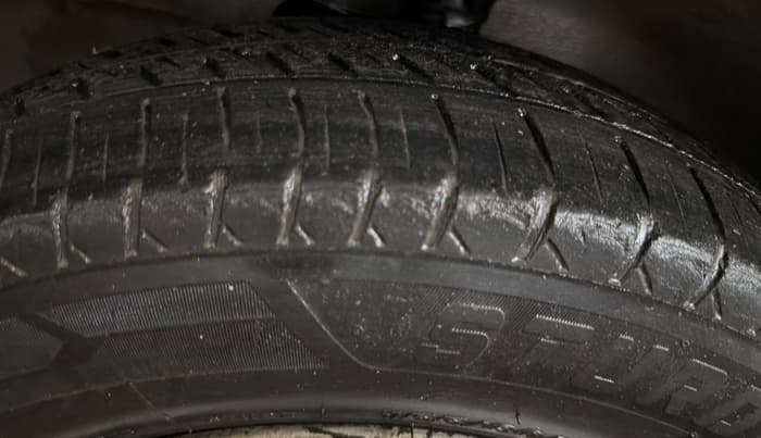 2019 Maruti Eeco 5 STR WITH A/C+HTR CNG, CNG, Manual, 1,06,043 km, Left Front Tyre Tread