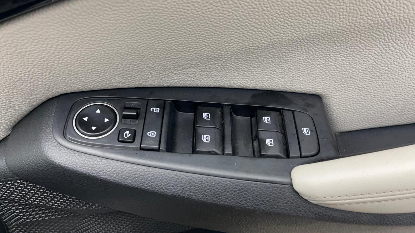 2023 KIA SELTOS  HTX 1.5 PETROL CVT, Petrol, Automatic, 19,901 km, Driver Side Door Panels Control