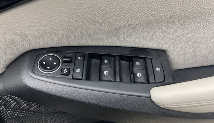 2023 KIA SELTOS  HTX 1.5 PETROL CVT, Petrol, Automatic, 19,901 km, Driver Side Door Panels Control