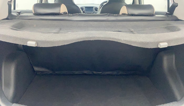 2018 Hyundai Grand i10 SPORTZ 1.2 KAPPA VTVT DUAL TONE, Petrol, Manual, 72,479 km, Boot Inside