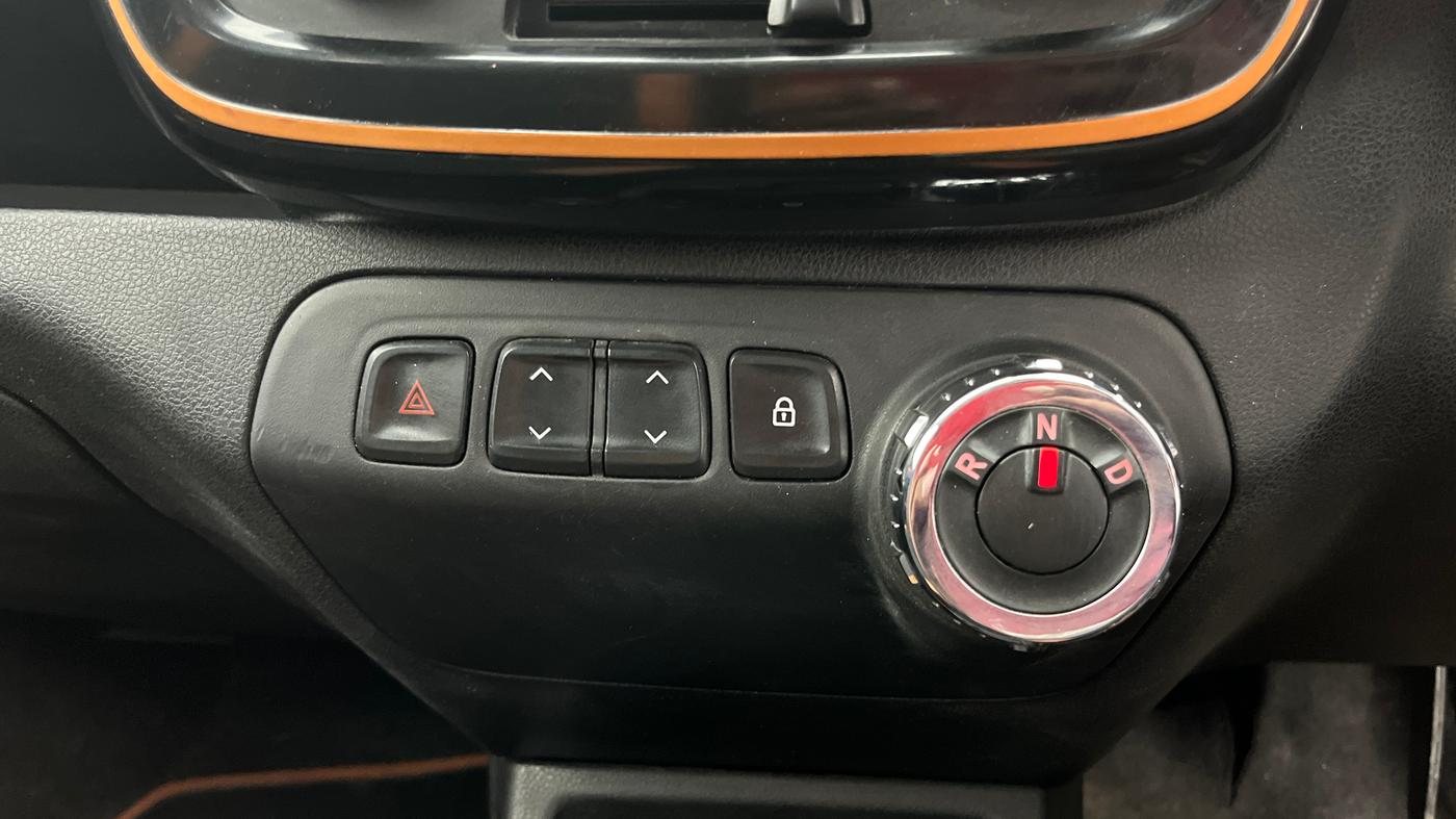 2017 Renault Kwid CLIMBER 1.0 AMT, Petrol, Automatic, 56,354 km, Gear Lever