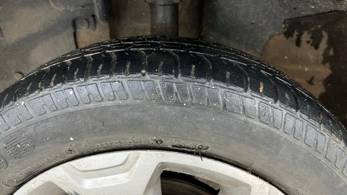 2017 Renault Kwid CLIMBER 1.0 AMT, Petrol, Automatic, 56,354 km, Left Front Tyre Tread
