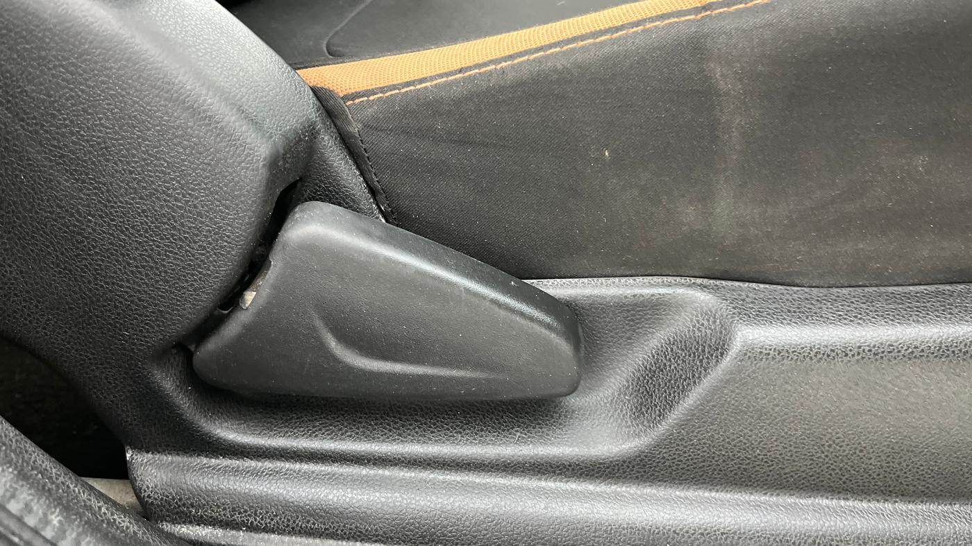 2017 Renault Kwid CLIMBER 1.0 AMT, Petrol, Automatic, 56,354 km, Driver Side Adjustment Panel