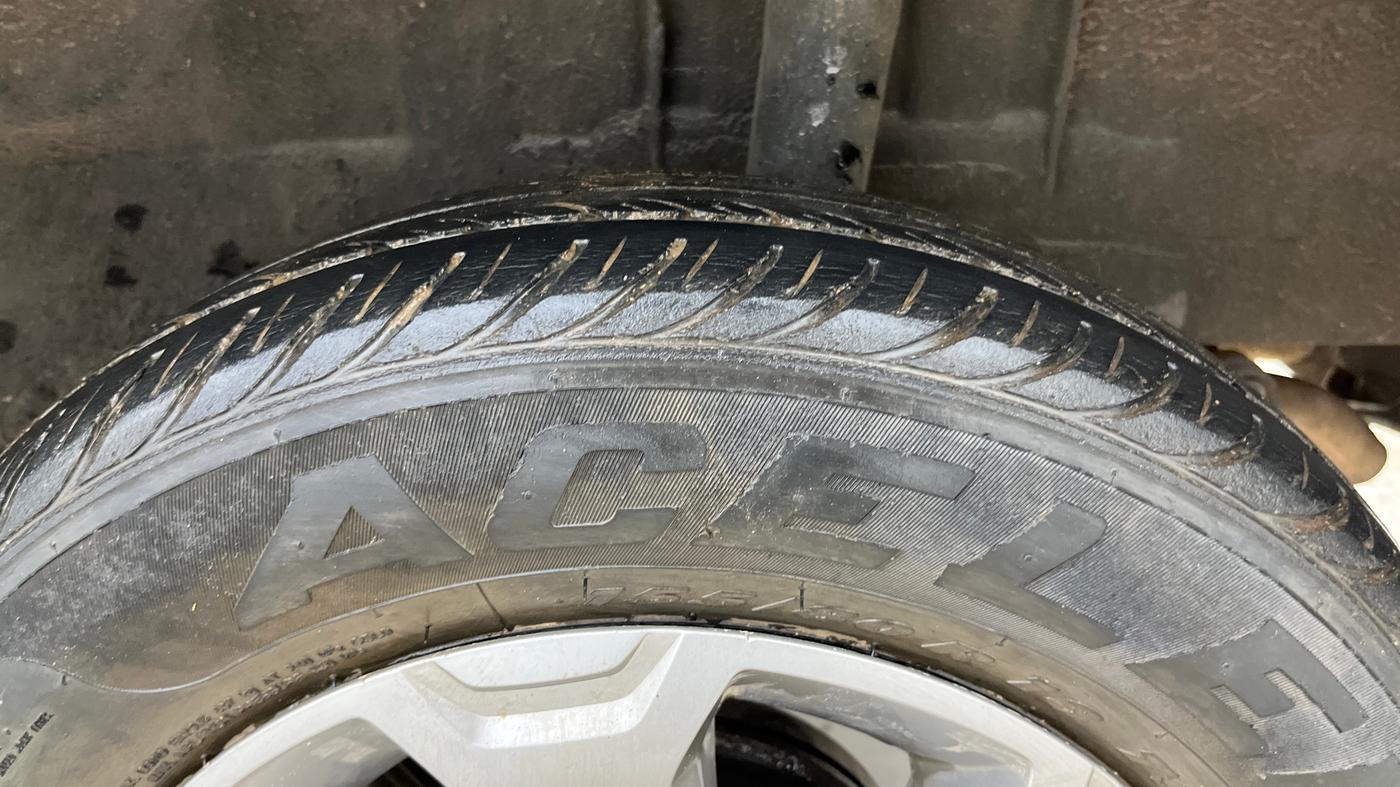 2017 Renault Kwid CLIMBER 1.0 AMT, Petrol, Automatic, 56,354 km, Left Rear Tyre Tread