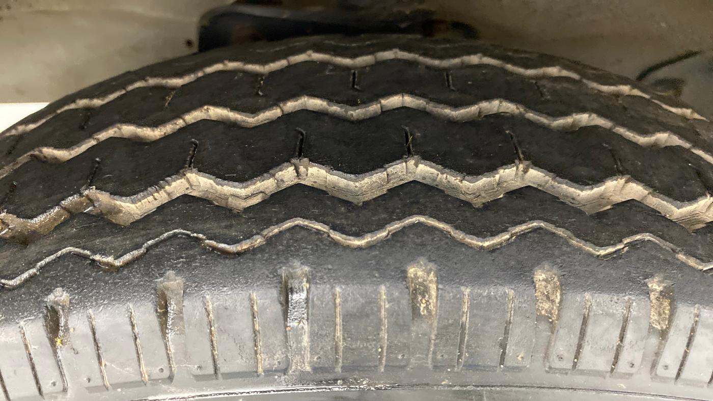 2019 Maruti Eeco 5 STR WITH AC PLUSHTR, Petrol, Manual, 77,292 km, Left Front Tyre Tread