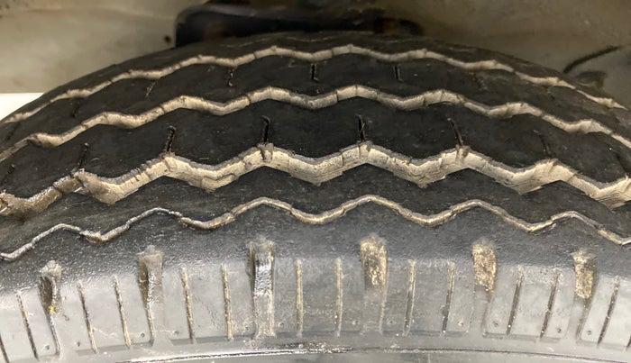 2019 Maruti Eeco 5 STR WITH AC PLUSHTR, Petrol, Manual, 77,292 km, Left Front Tyre Tread