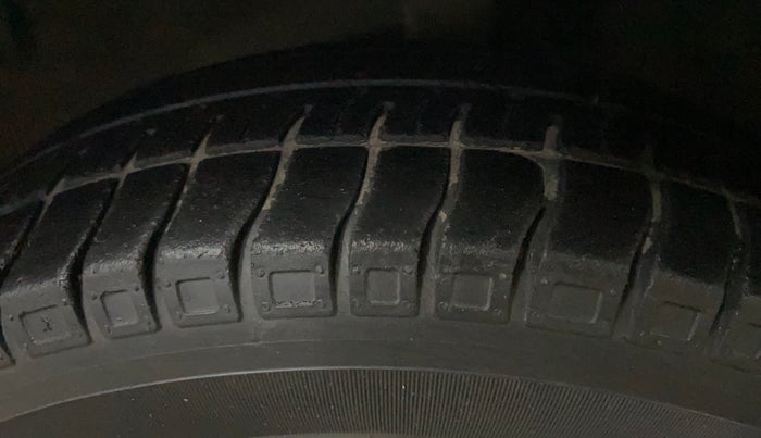2018 Maruti Alto 800 LXI, Petrol, Manual, 36,240 km, Left Front Tyre Tread