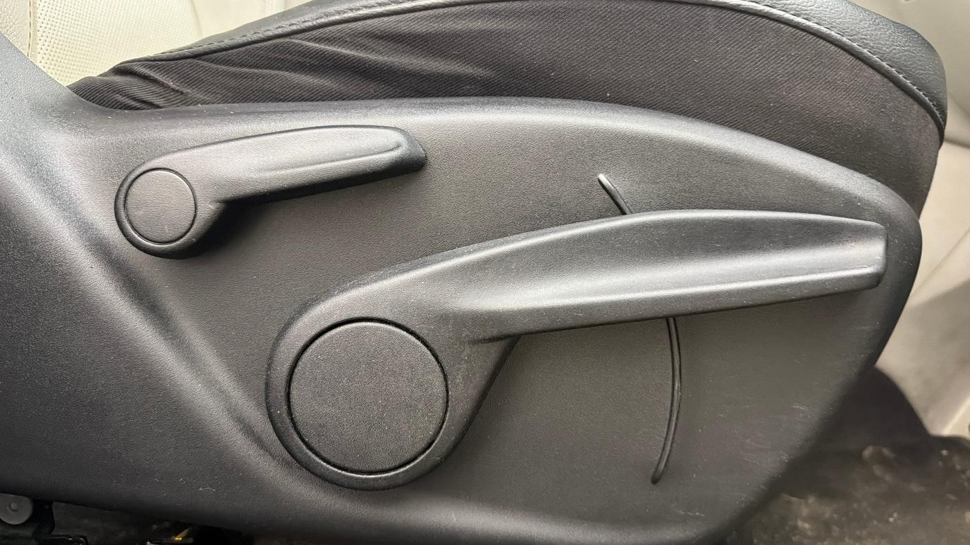 2018 Jeep Compass LIMITED 1.4 PETROL AT, Petrol, Automatic, 88,180 km, Driver Side Adjustment Panel