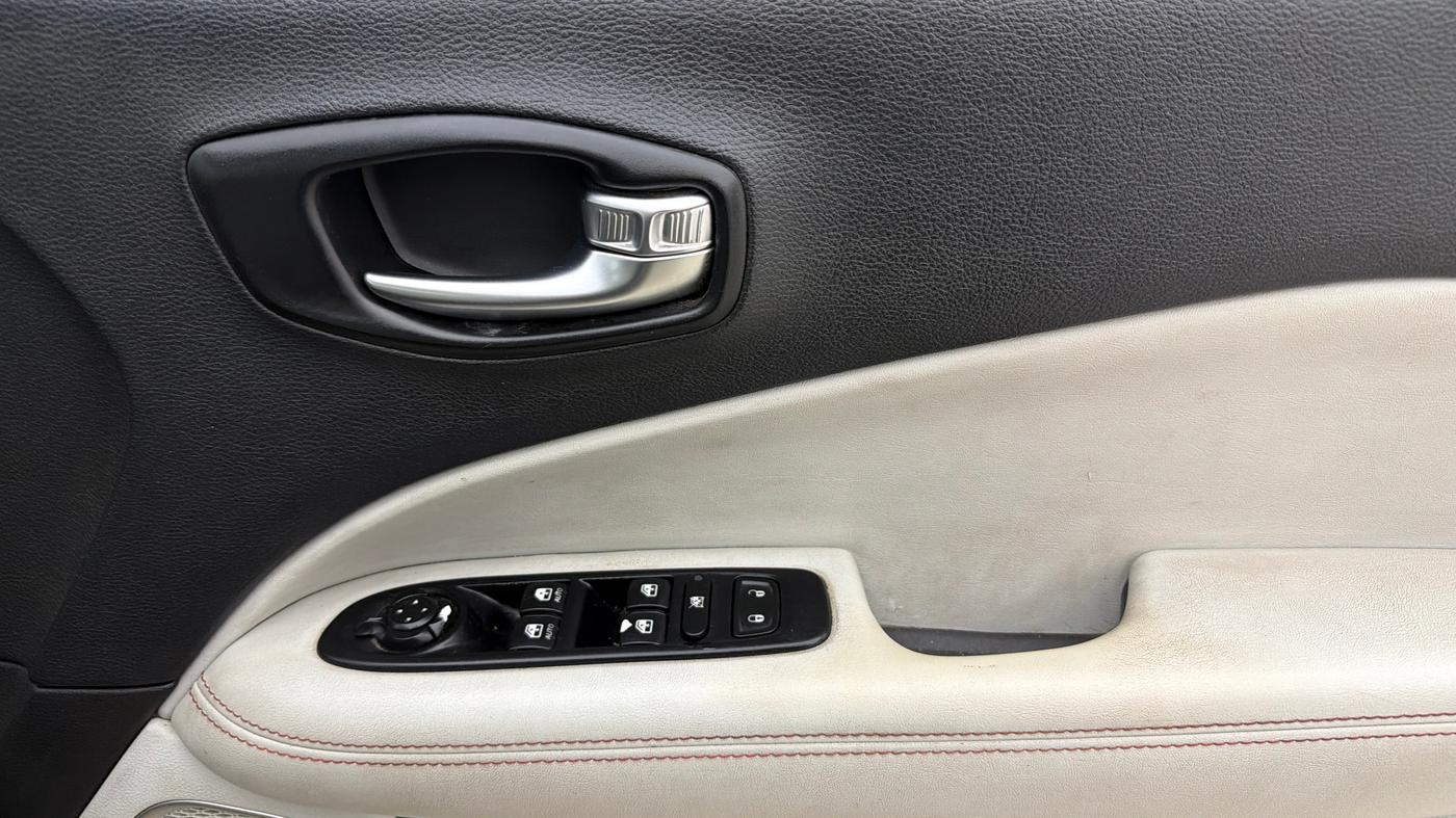2018 Jeep Compass LIMITED 1.4 PETROL AT, Petrol, Automatic, 88,180 km, Driver Side Door Panels Control