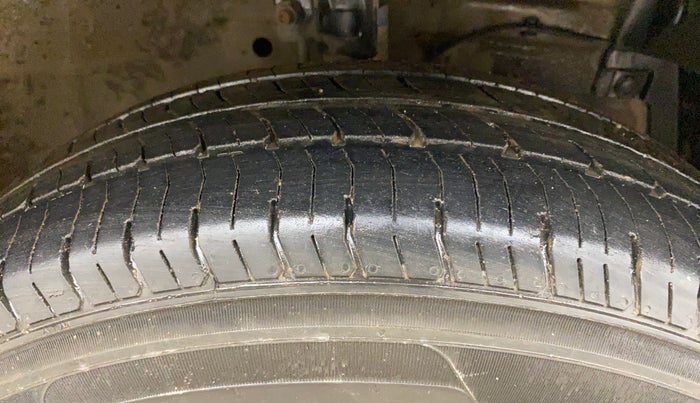 2016 Maruti Swift Dzire VXI (O), Petrol, Manual, 1,09,134 km, Right Front Tyre Tread