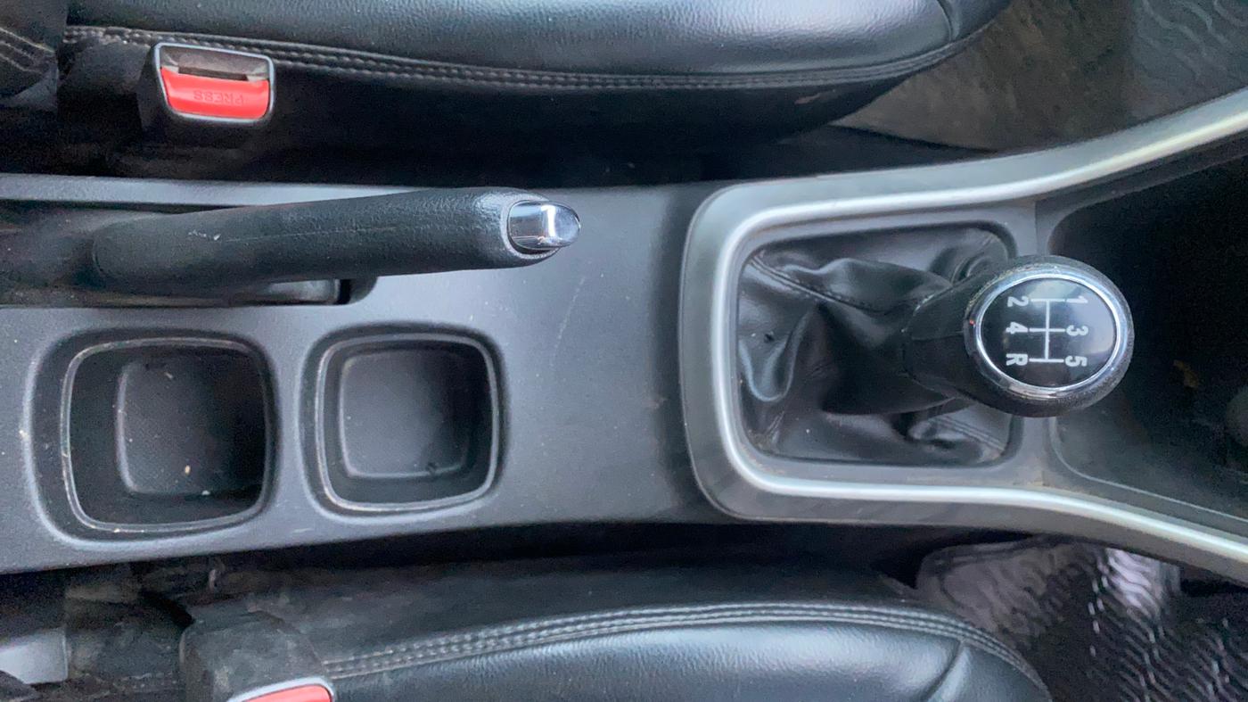 2017 Maruti S Cross DELTA 1.3, Diesel, Manual, 1,32,347 km, Gear Lever