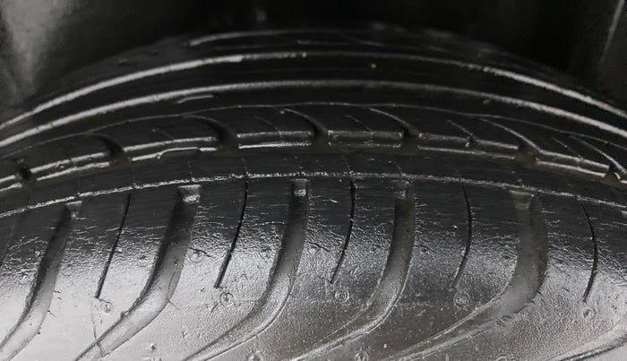 2013 Volkswagen Vento COMFORTLINE TSI AT PETROL, Petrol, Automatic, 31,009 km, Left Rear Tyre Tread