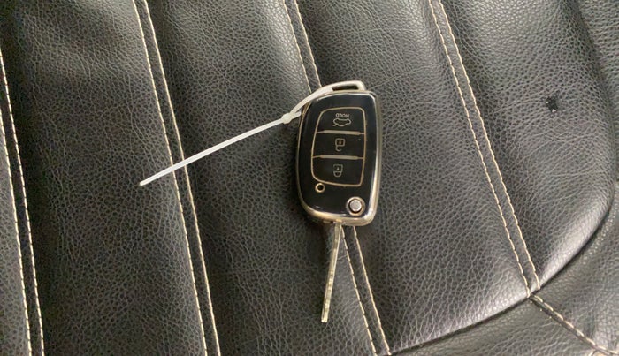 2015 Hyundai Xcent S 1.2, Petrol, Manual, 76,266 km, Key Close Up